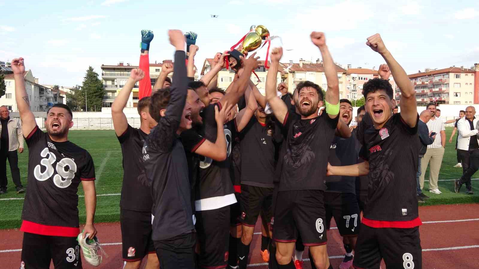 Olaylı geçen maçta Burdurspor’u yenen Tefenni Belediyespor şampiyon oldu
