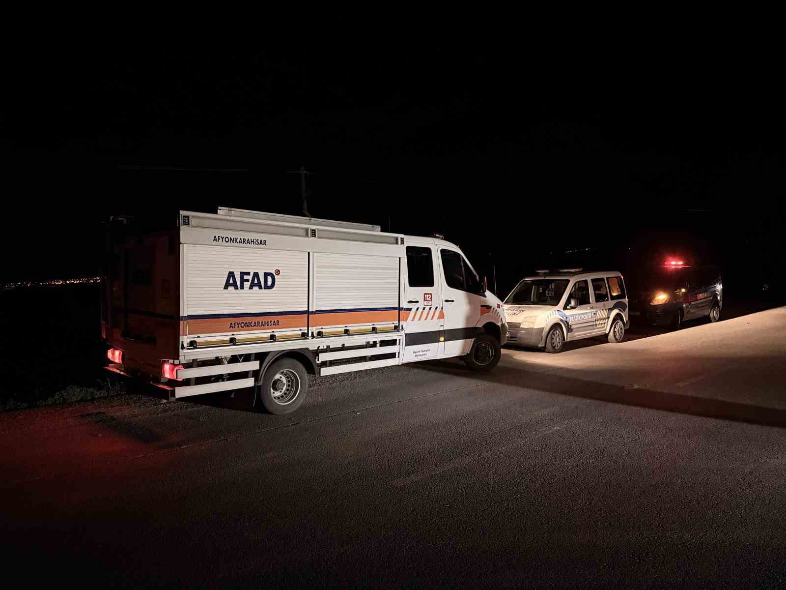 Köprüden çaya uçan otomobilde 4 kişi yaralandı