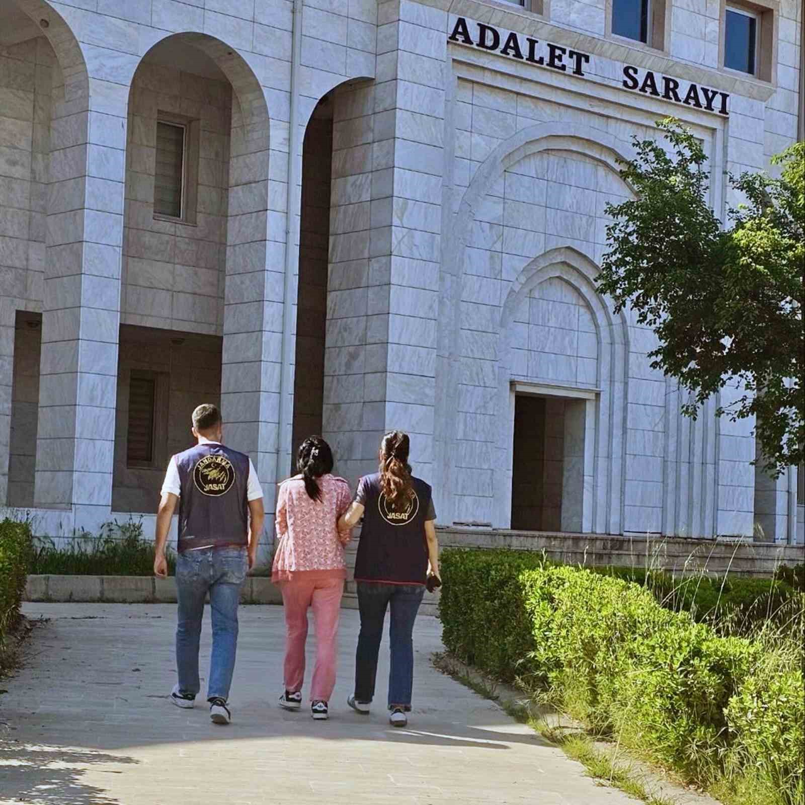 18 ayrı suçtan kesinleşmiş hapis cezası bulunan kadın yakalandı