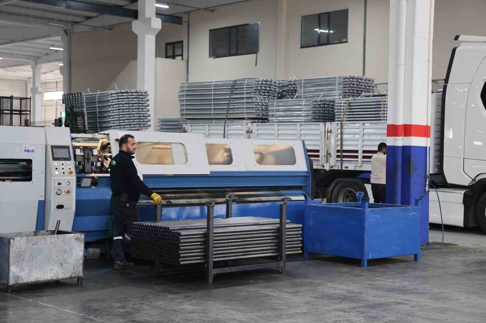 İstanbul&rsquo;daki yoğunluktan ka&ccedil;ıp Diyarbakır&rsquo;da kurdukları fabrikadan 10 &uuml;lkeye ihracat
