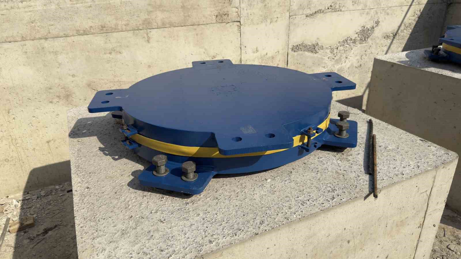 Deprem izolatörleri sayesinde binalar ayakta kalacak