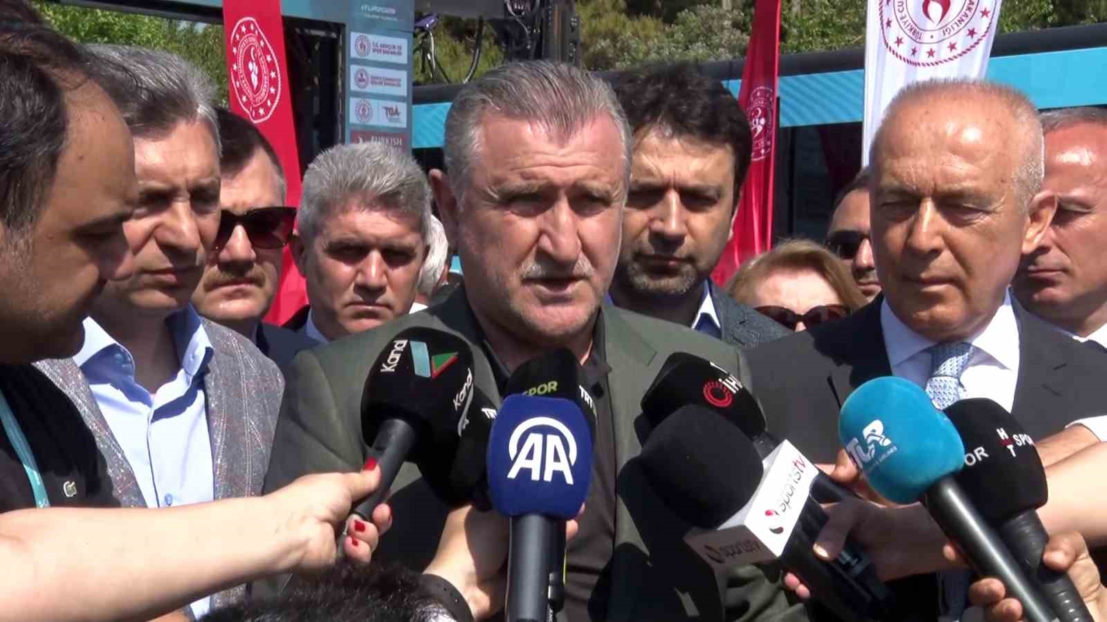 Osman Aşkın Bak: "Türkiye, dünyada büyük bir spor ülkesi haline geldi"