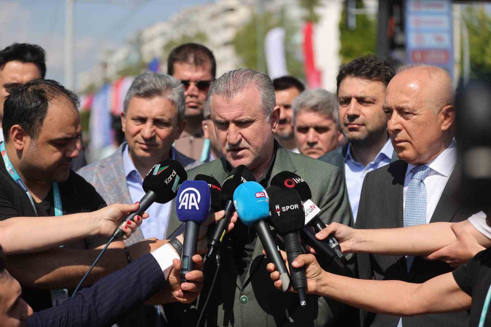 Osman Aşkın Bak: "T&uuml;rkiye, d&uuml;nyada b&uuml;y&uuml;k bir spor &uuml;lkesi haline geldi"
