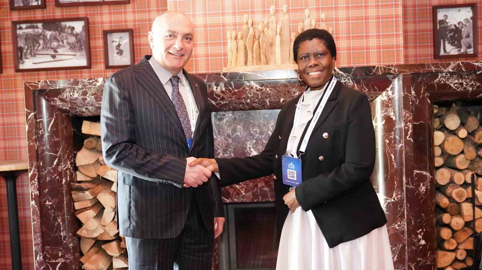 ETSO Başkanı Özakalın, Güney Afrika Cumhuriyeti Büyükelçisi Dipuo Letsatsi Duba ile bir araya geldi