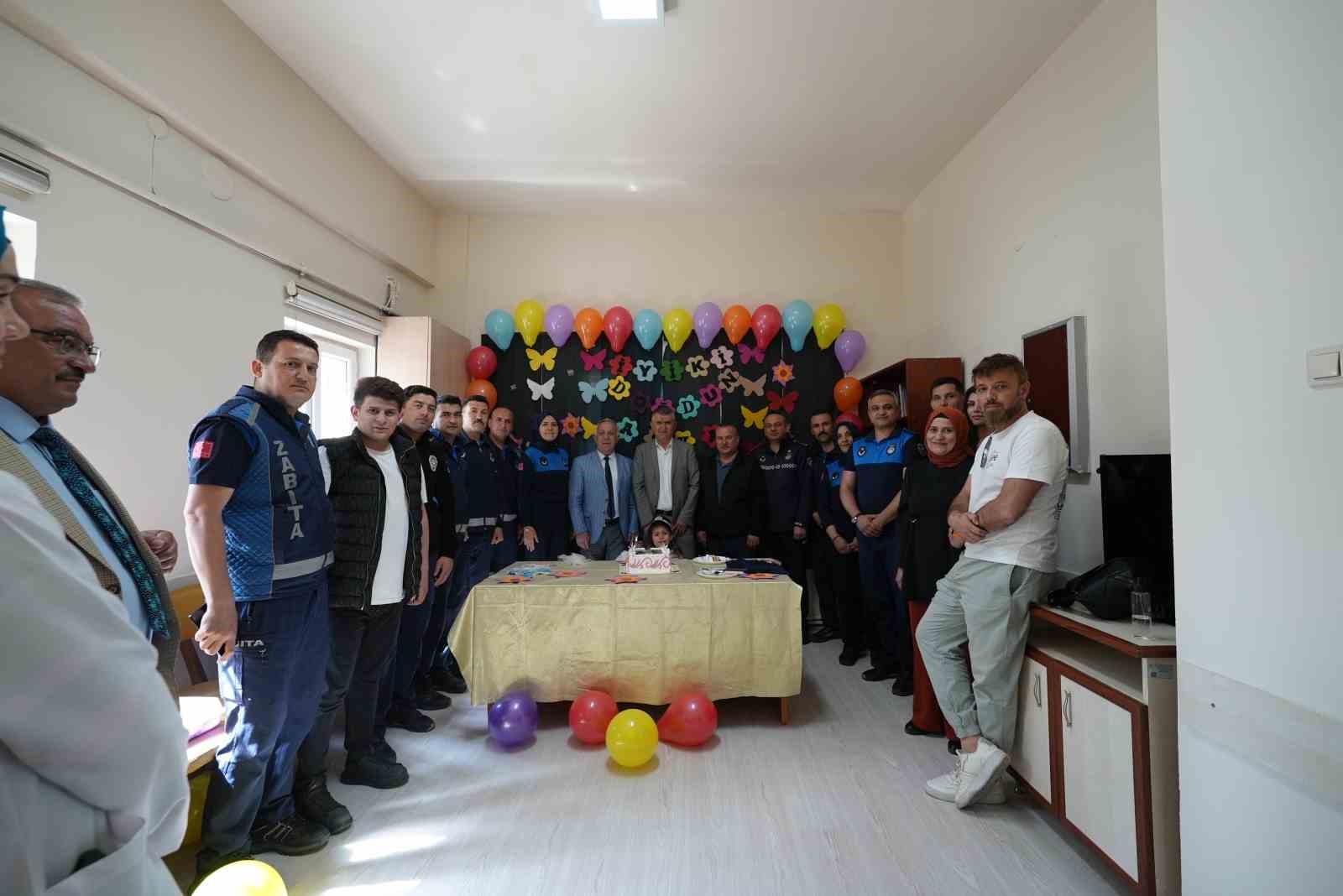 Kayseri zabıtasından minik Asya’ya doğum günü sürprizi