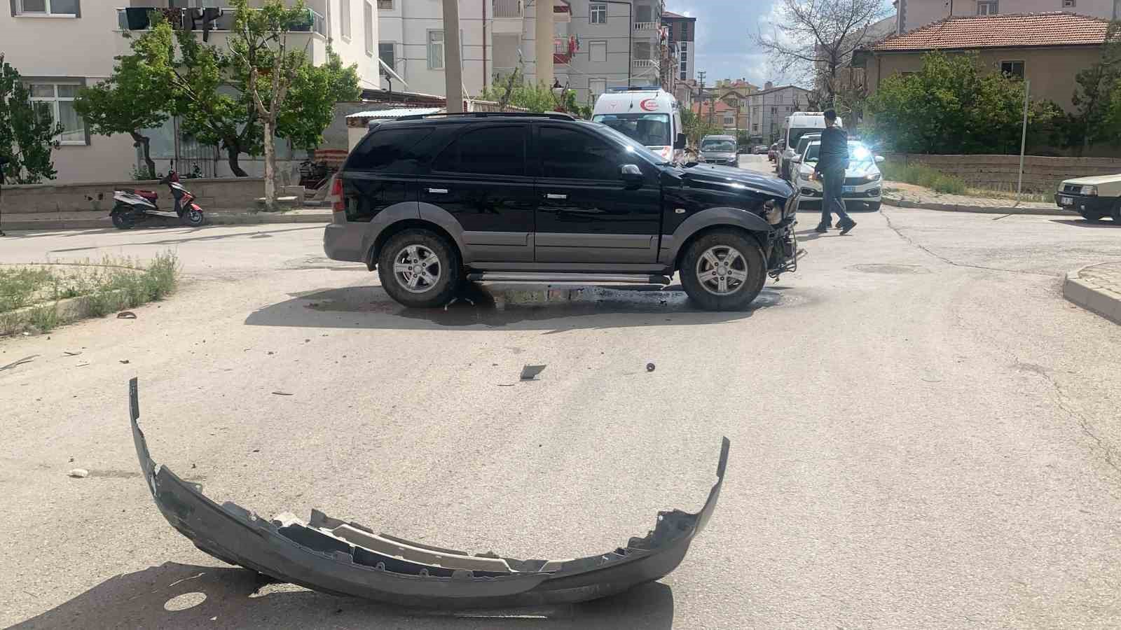 Karaman’da cip ile otomobil çarpıştı: 2 yaralı