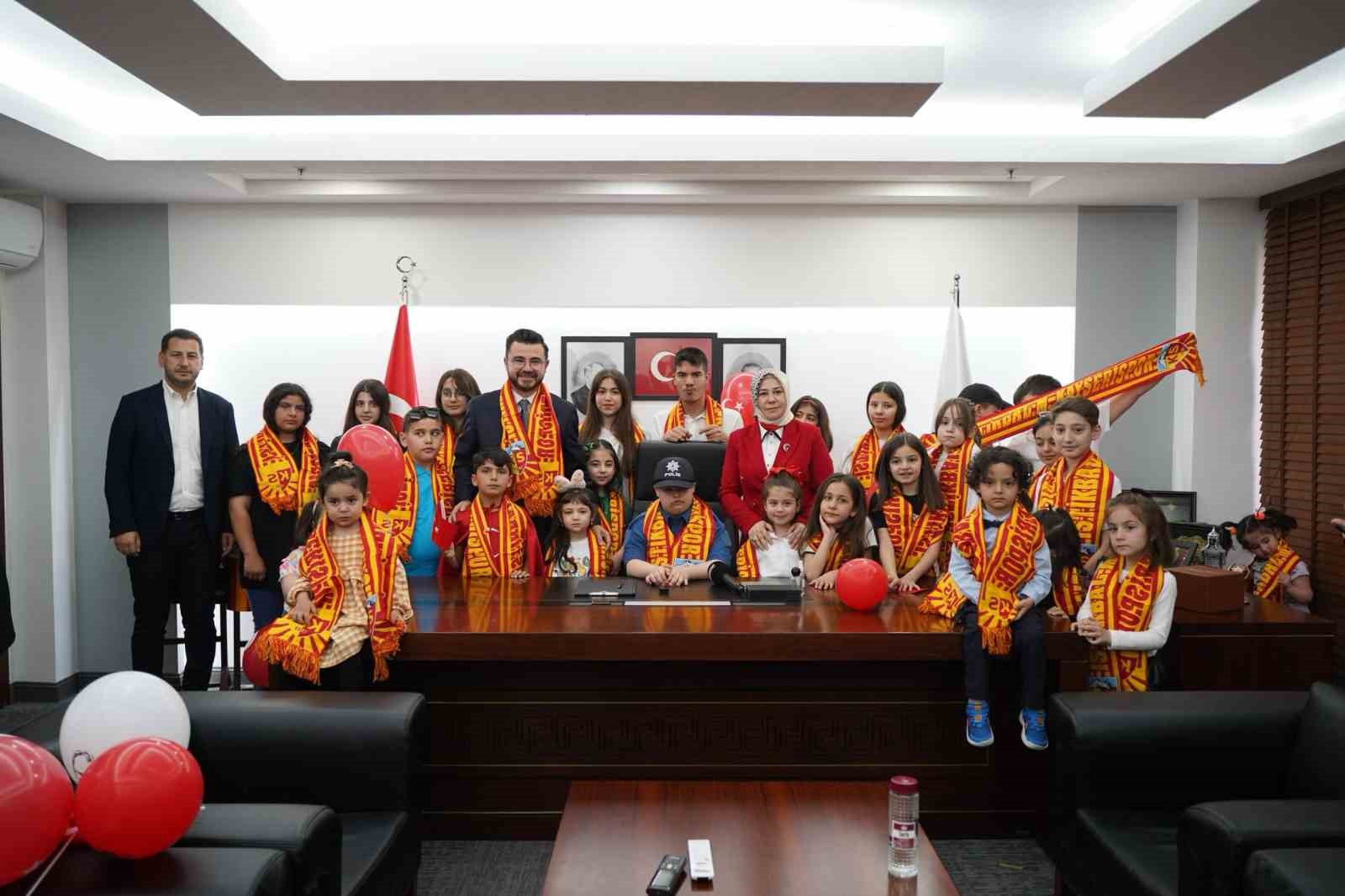 Başkan Okandan’dan miniklere Kayserispor sürprizi