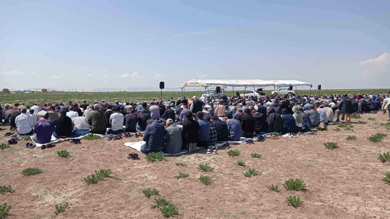 Karapınar’da kuraklık nedeniyle yağmur duası yapıldı
