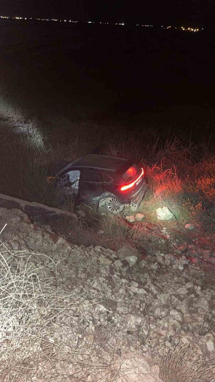 Mardin’de cip şarampole yuvarlandı: 2 yaralı