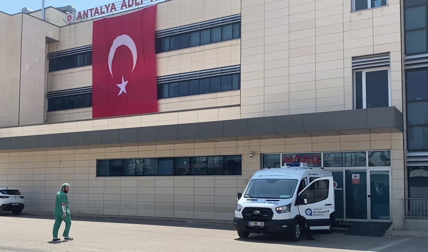 Arkadaşı tarafından başından vurularak &ouml;ld&uuml;r&uuml;len17 yaşındaki gen&ccedil; kızın cenazesi teslim alındı
