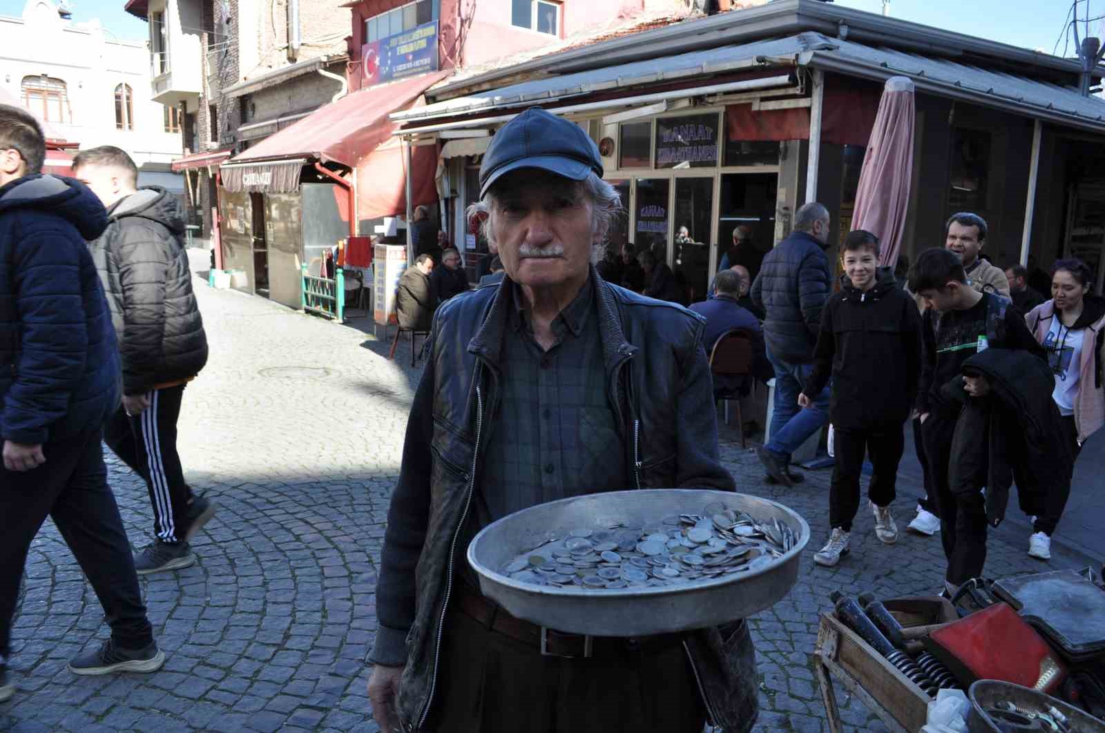 Eskiden ödeme olarak aldığı paraları günümüzde hurda olarak satıyor