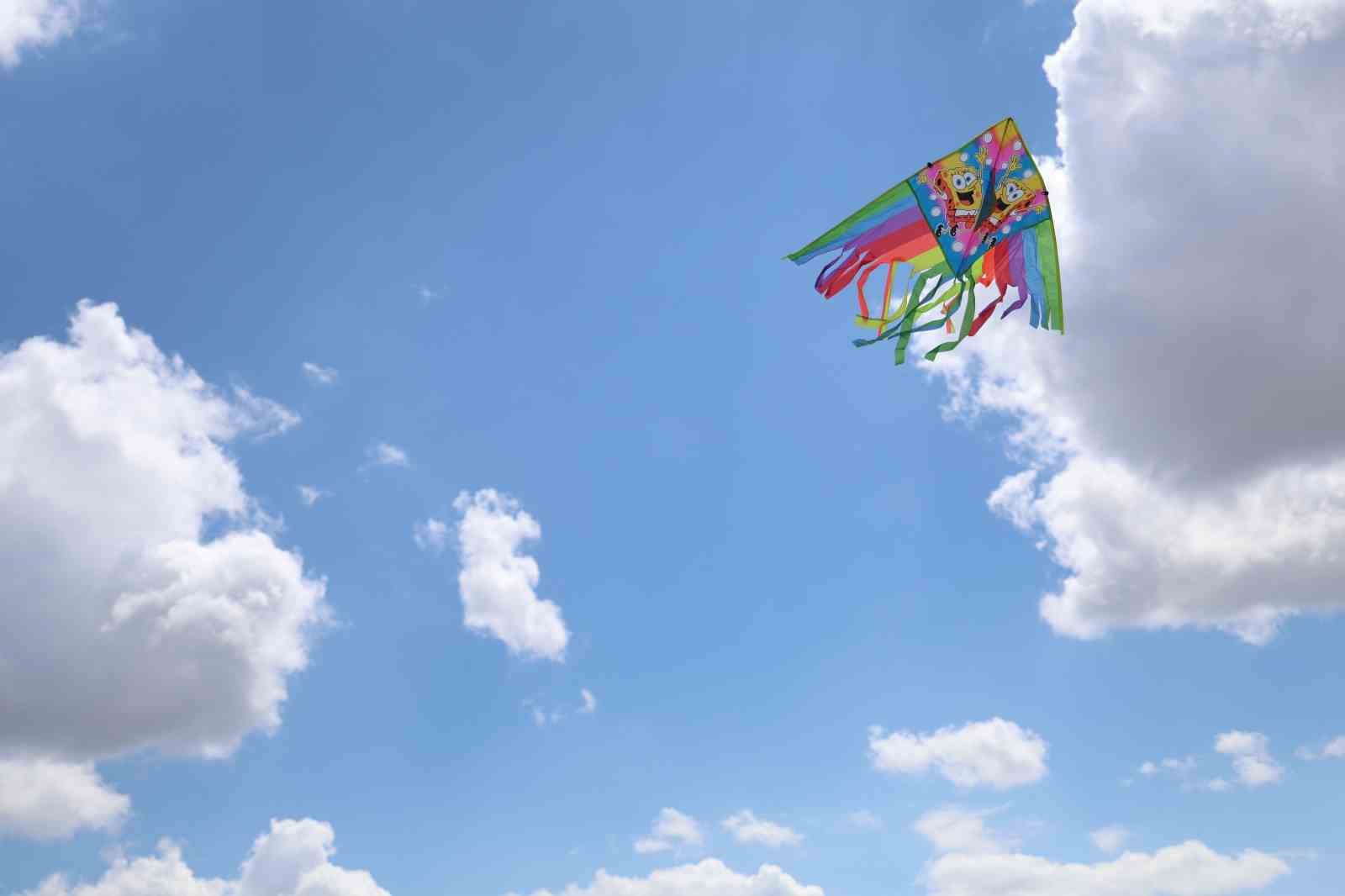 Elazığ’da uçurtma şenliğinde renkli görüntüler oluştu