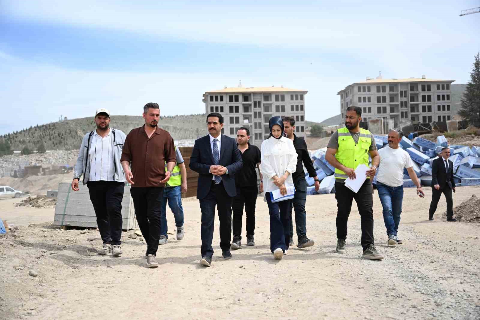 Başkan Taşkın: "Hedef, Ak Oğuz Kışlası’ndaki konutları Ekim sonuna yetiştirmek"
