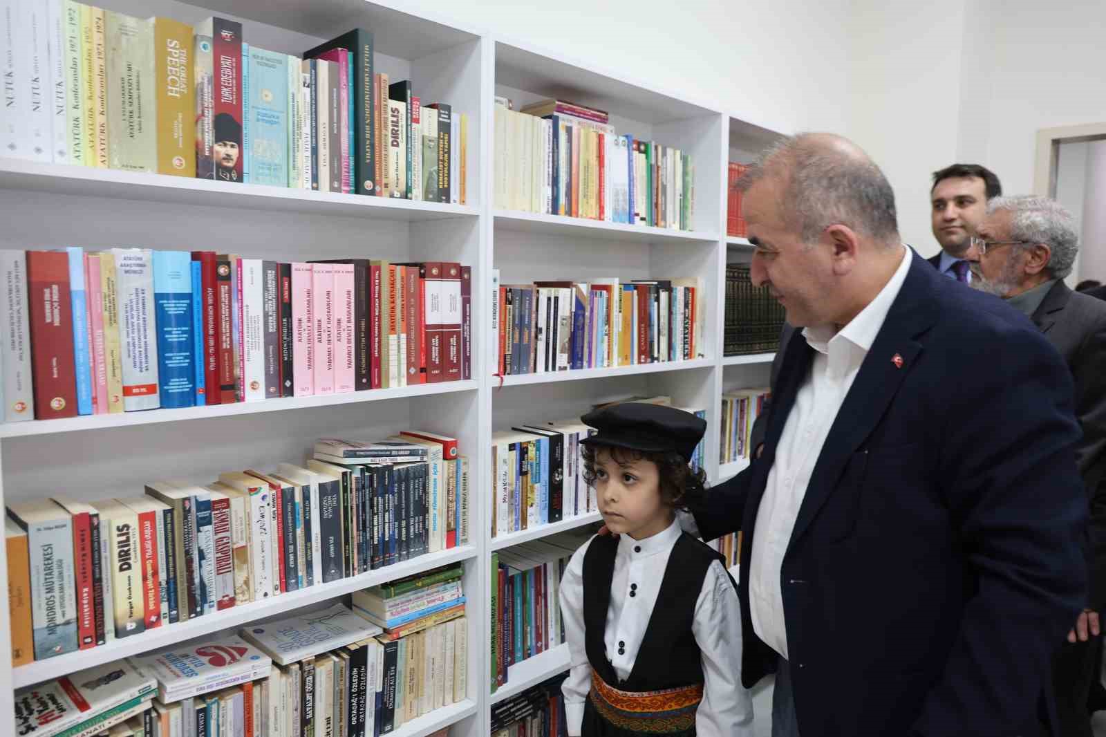 Elazığ’da şehit öğretmen Adnan Baydili’nin adı kütüphaneye verildi