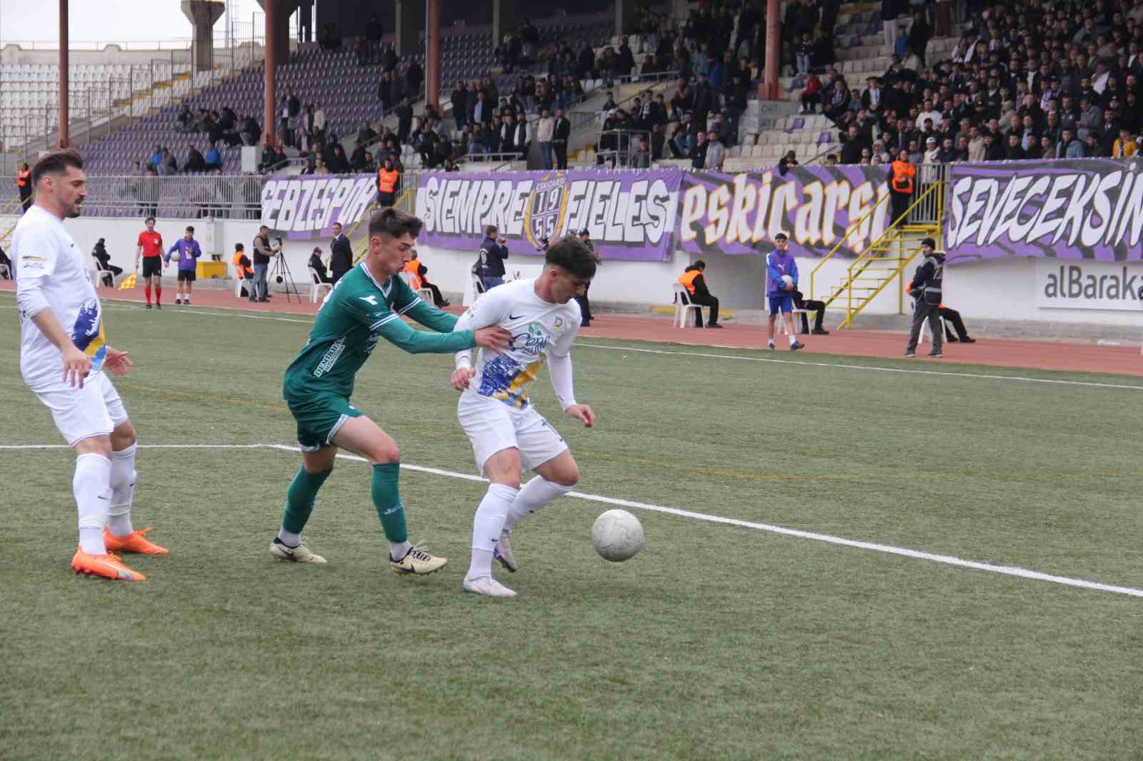 TFF 2. Lig: Belediye Derincespor: 2 - Giresunspor: 1
