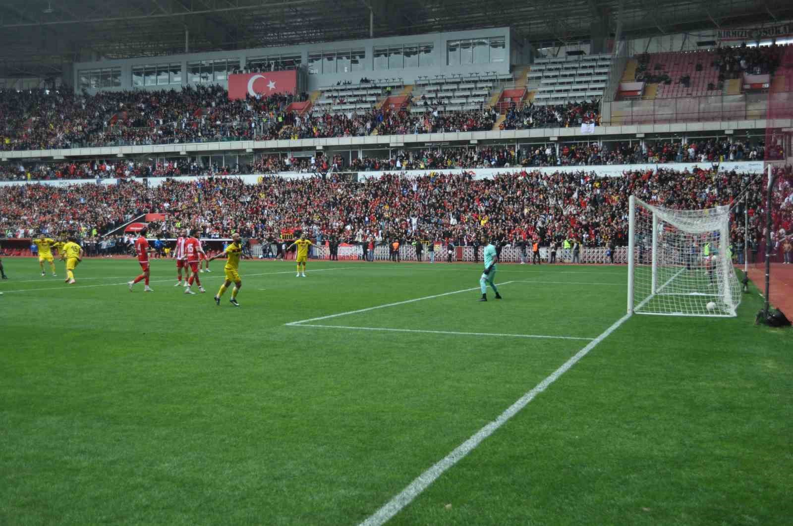 Eskişehirspor, şampiyonluk kapısını araladı