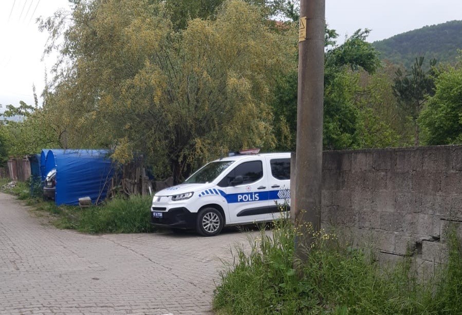 55 yaşındaki adam evinin balkonunda &ouml;l&uuml; bulundu
