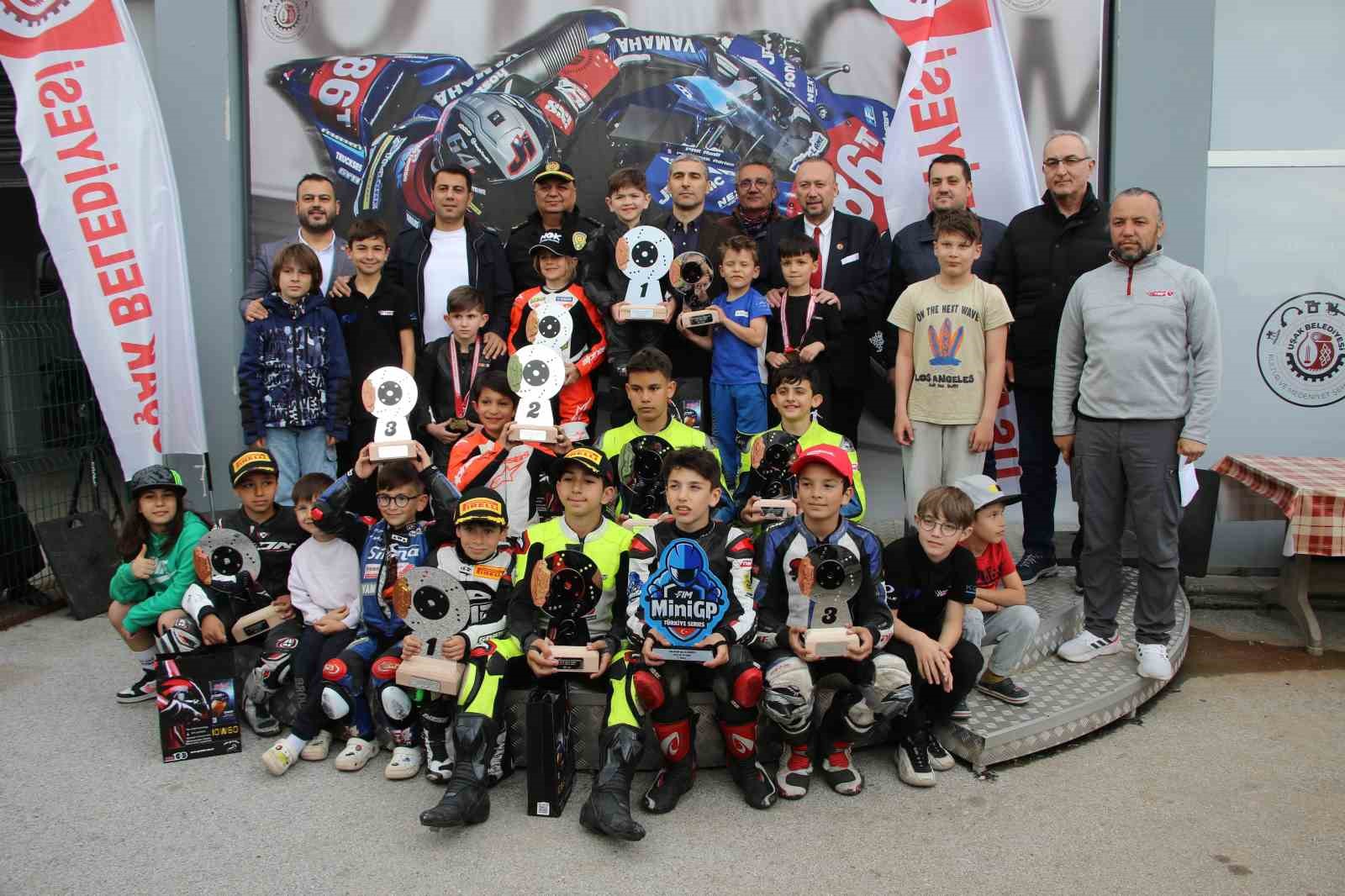 Süpermotoda yılın ilk mücadelesi Uşak’ta tamamlandı