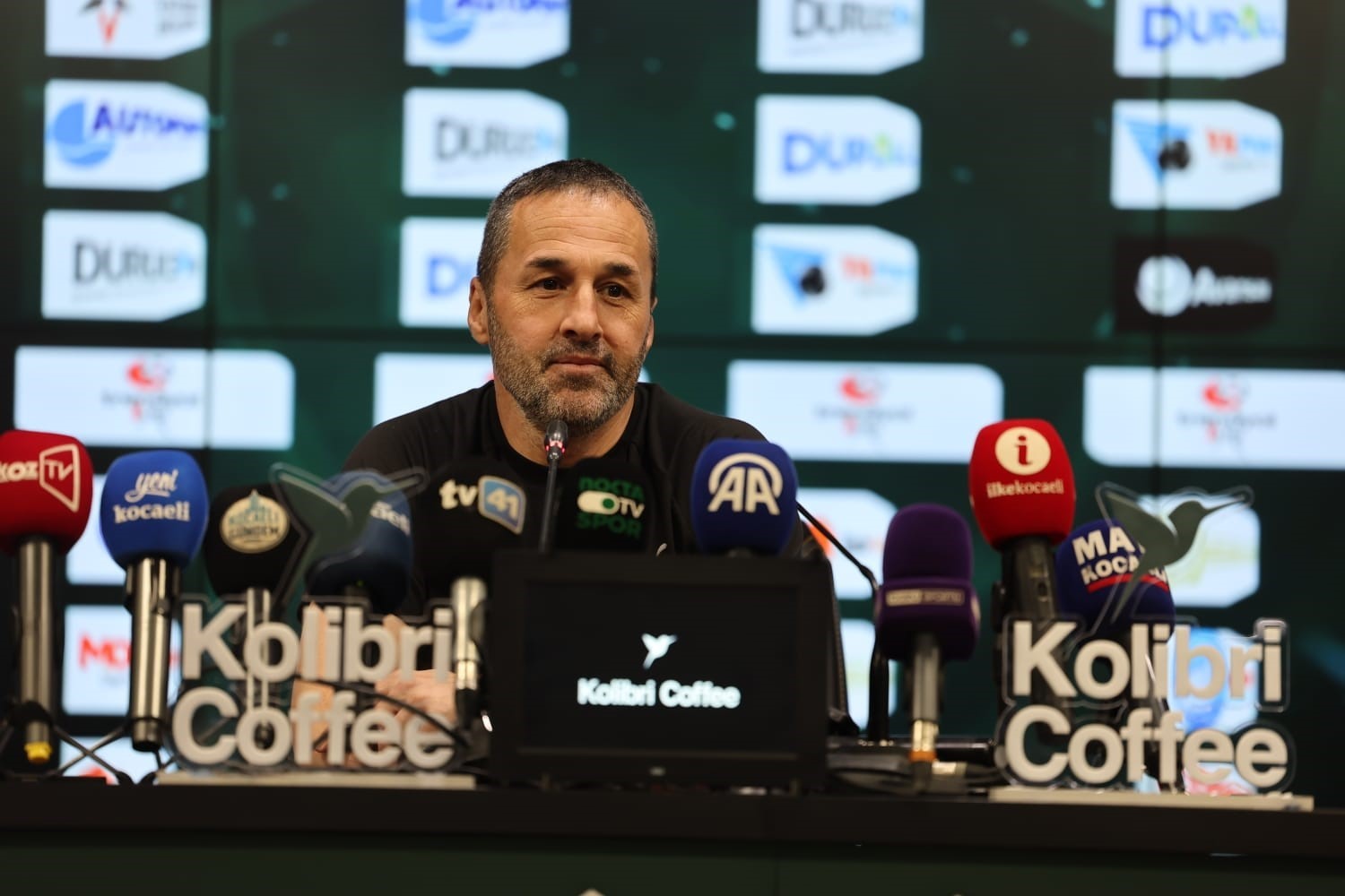 Yalçın Koşukavak: "Galibiyete seviniyorum ama birkaç maç daha var"