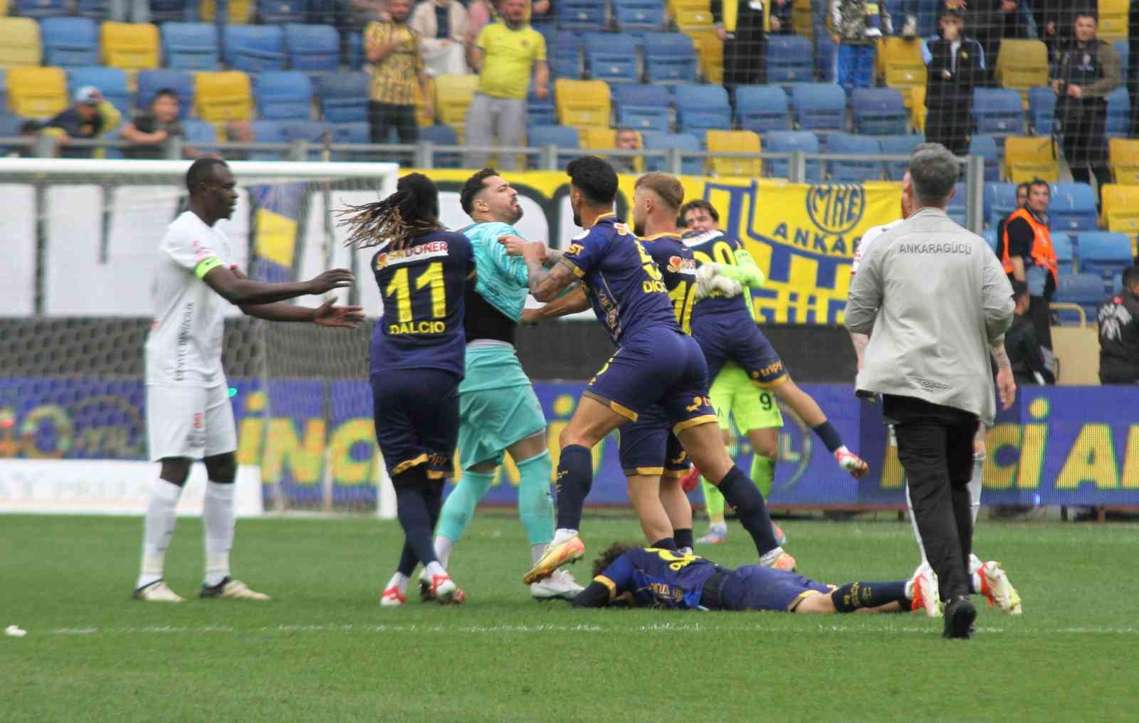 MKE Ankaragücü - Çorum FK maçı sonrası kavga
