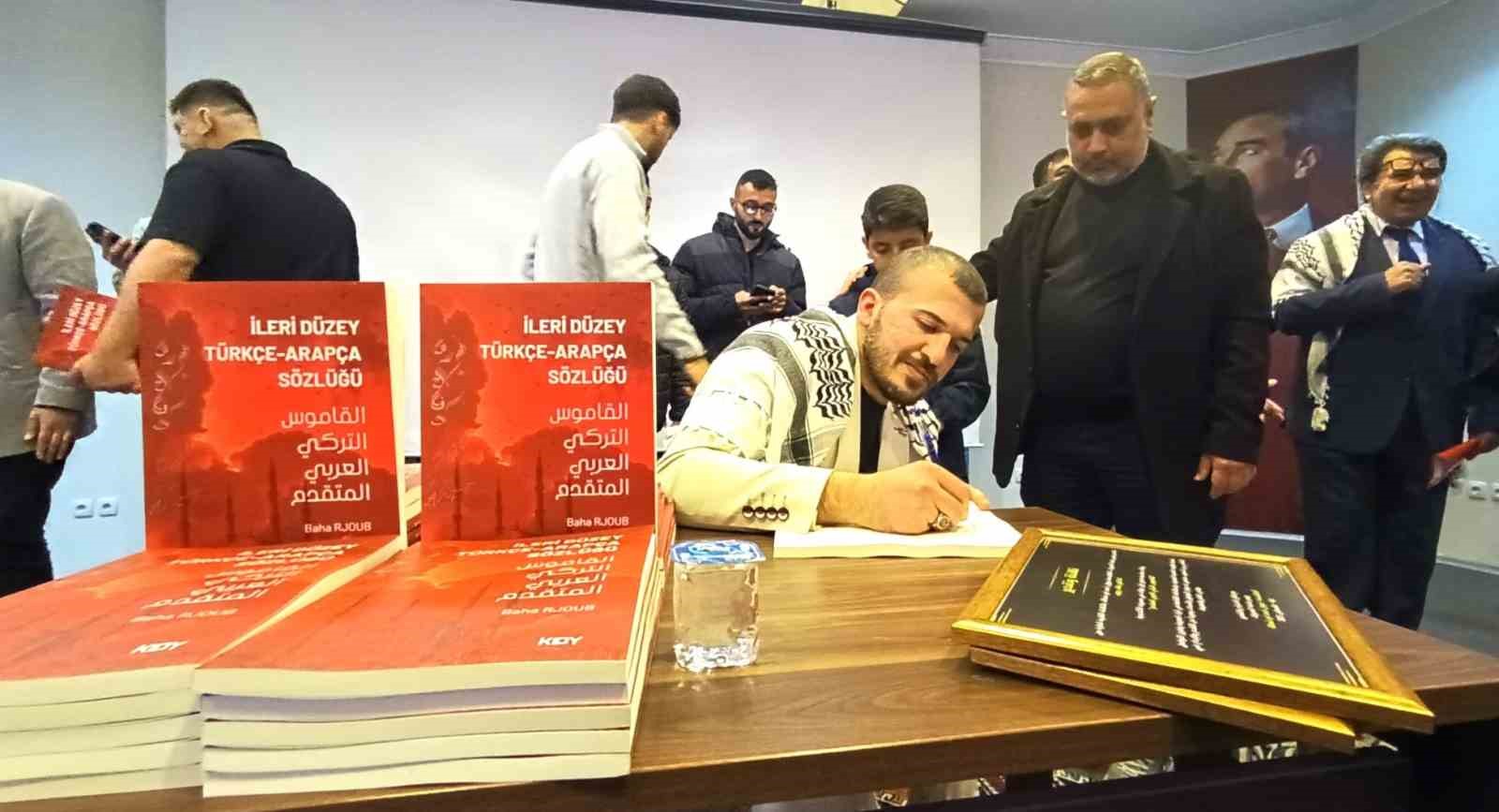 Filistinli Dr. Baha Rjoub’dan ’İleri Düzey Türkçe-Arapça’ sözlük