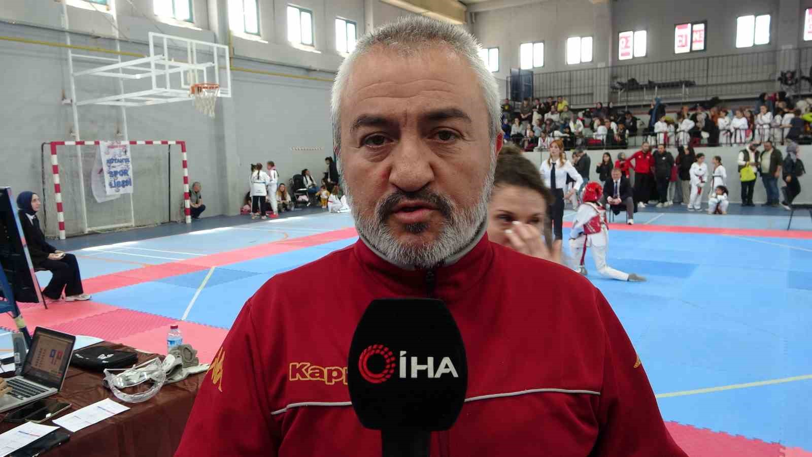 Kütahya’da Minikler Taekwondo Yarışmaları ilgi gördü