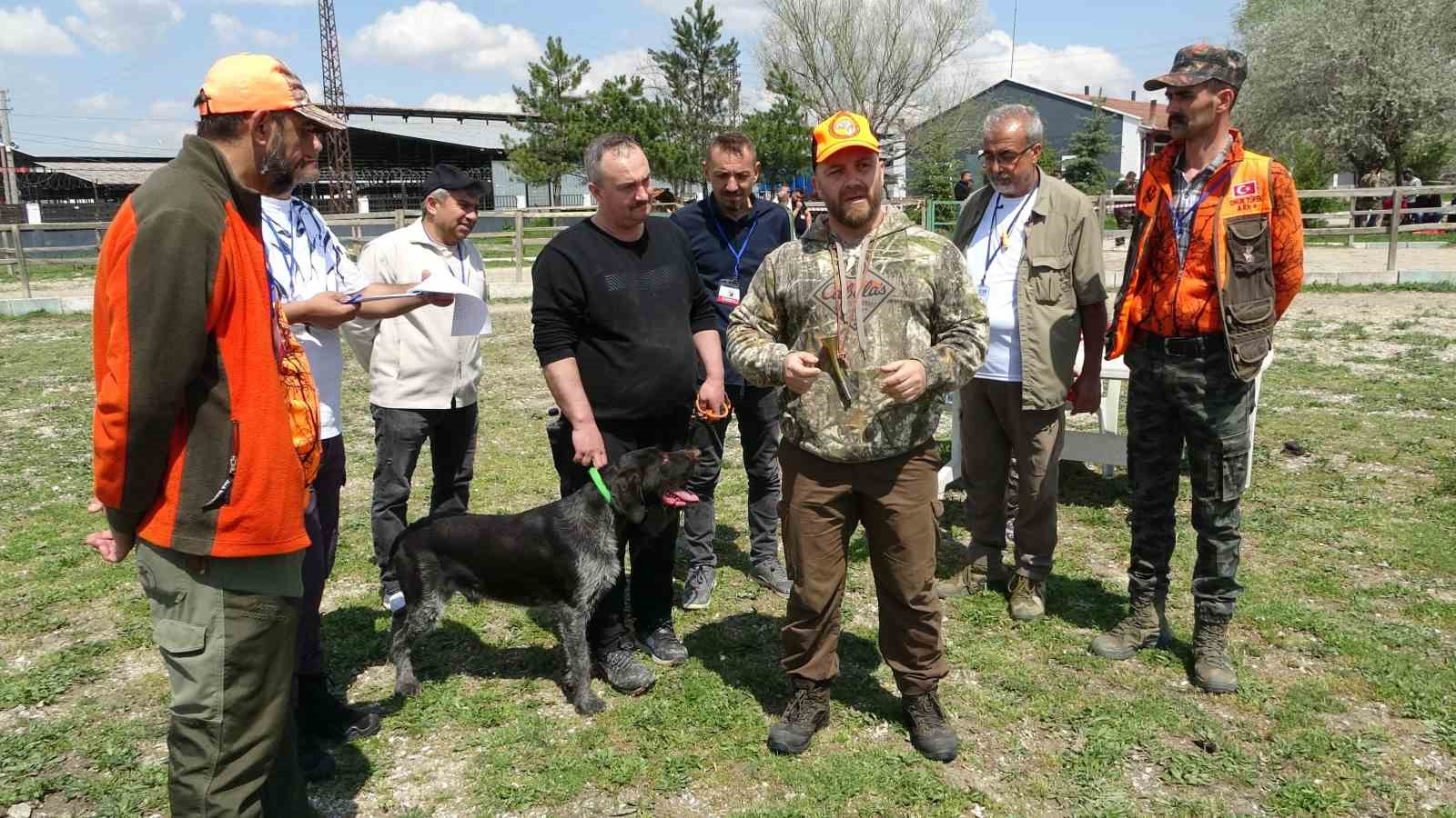 Kütahya’da Fermalı Av Köpekleri Mera Yarışması düzenlendi