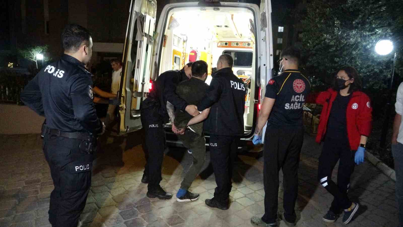 Anne-babasını odaya kilitledi, ekiplere ecel terleri döktürdü