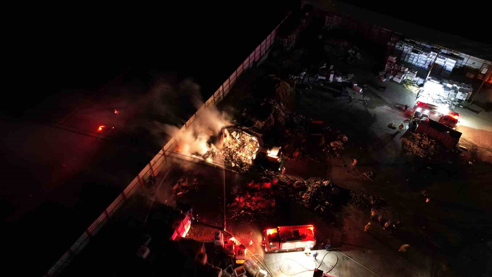 Manisa’da geri dönüşüm tesisinde yangın