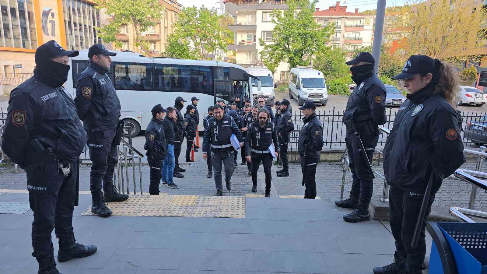 Karadeniz Ereğli’de silah kaçakçılığı operasyonu: 7 şüpheli adliyede
