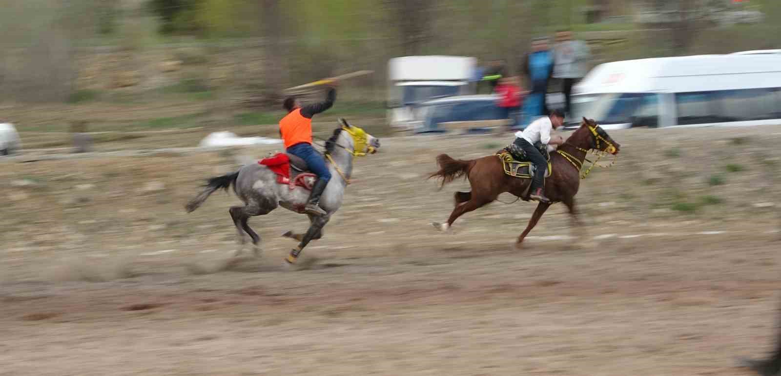 Ciritçi baba dünya evine giren oğlu için düğün ciridi organize etti