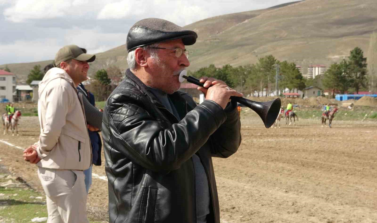 Ciritçi baba dünya evine giren oğlu için düğün ciridi organize etti