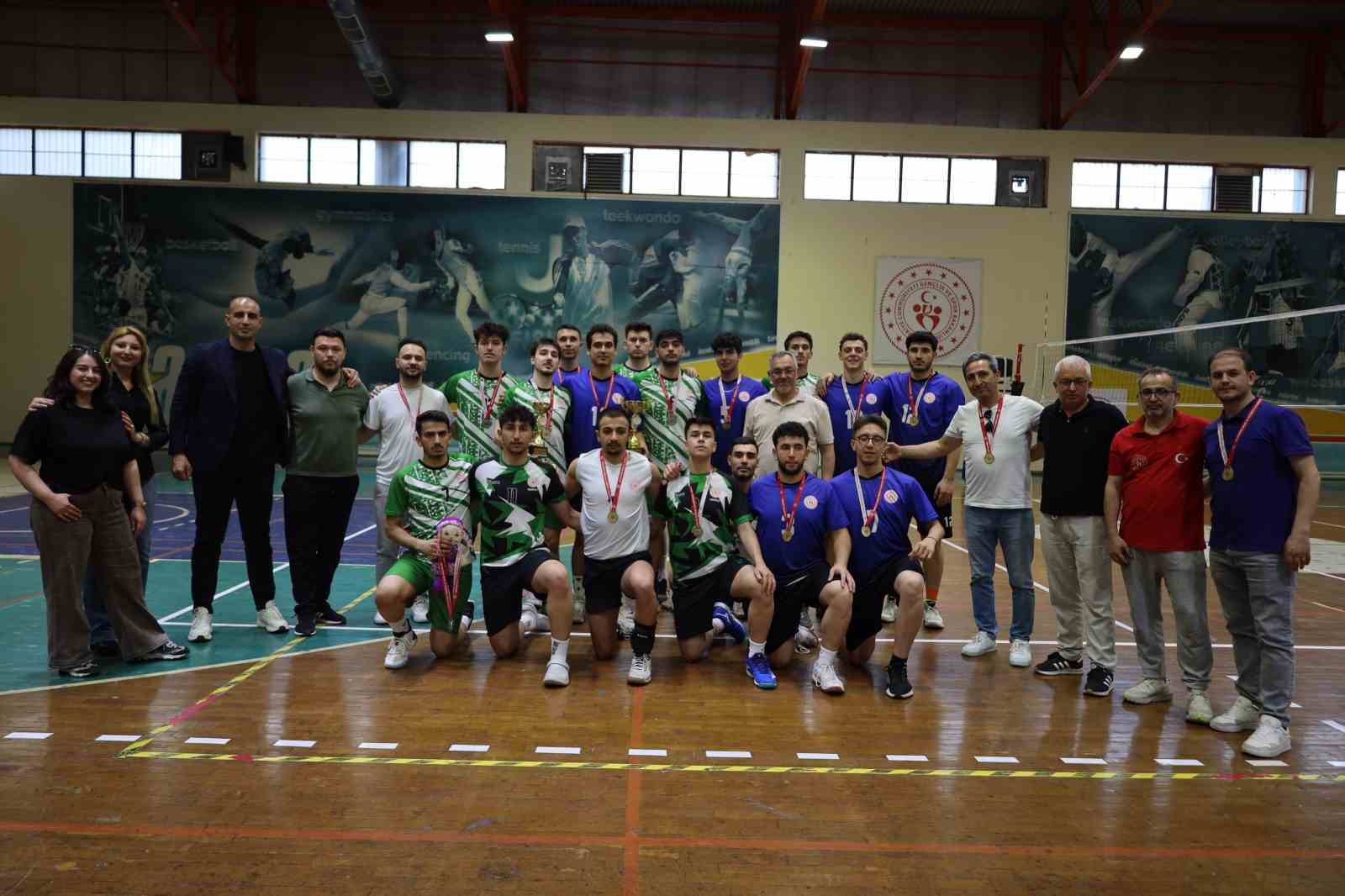 Adnan Menderes Erkek Öğrenci Yurdu şampiyon oldu