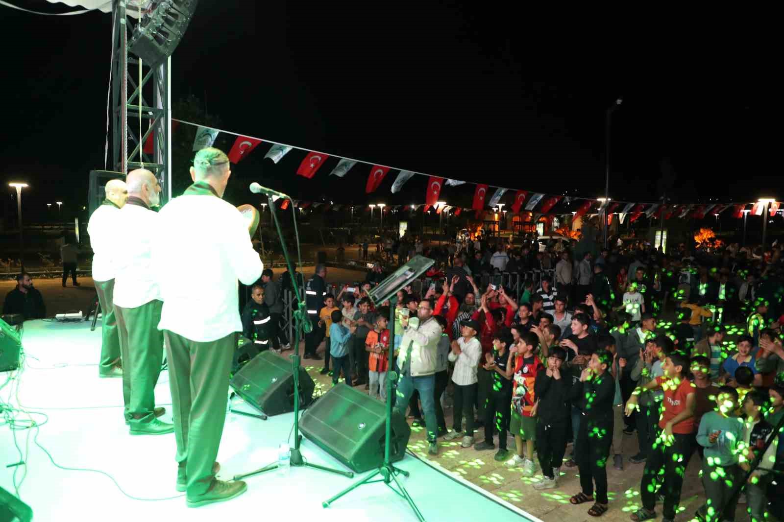 Eyy&uuml;biye Millet Bah&ccedil;esinde coşkulu gece
