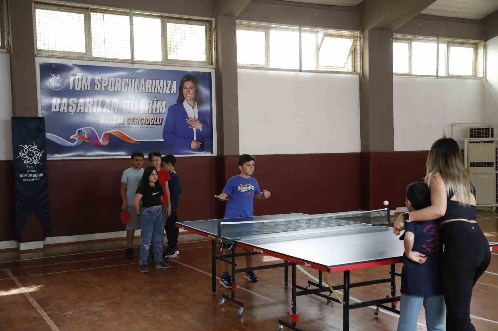 Başkan Çerçioğlu, minik sporcuların yanında
