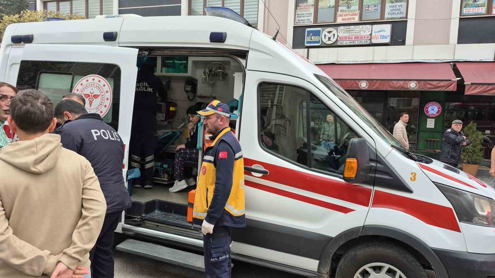 Düzce’de 5 katlı binanın en üst katı alevlere teslim oldu