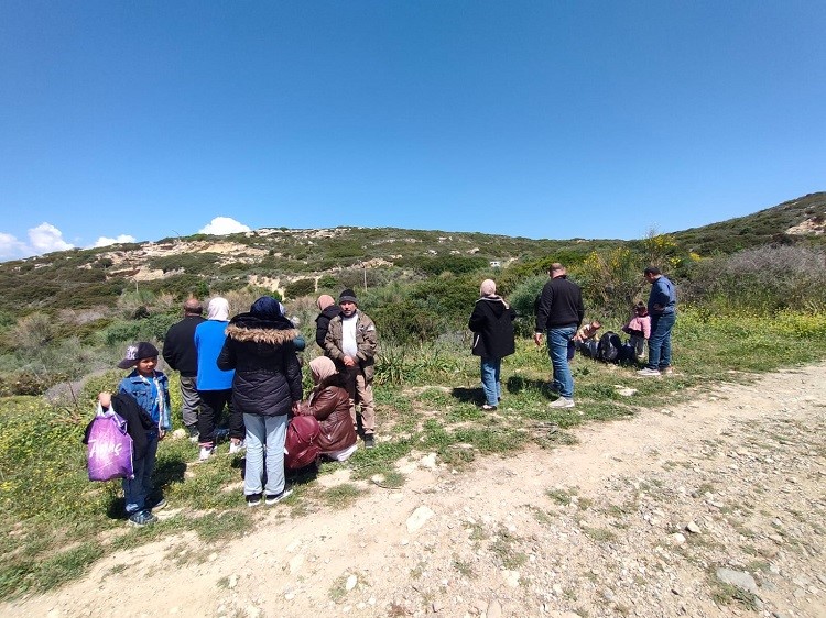 İzmir’de denizde ve karada 99 göçmen yakalandı