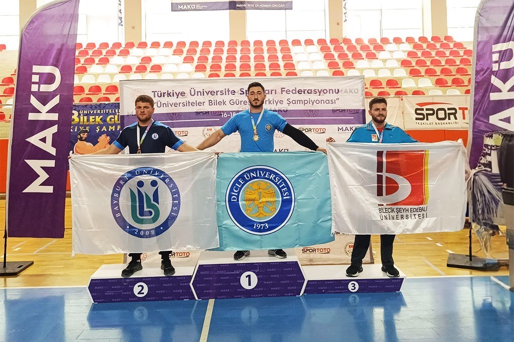 Bilek güreşinde BŞEÜ’ye çifte bronz madalya
