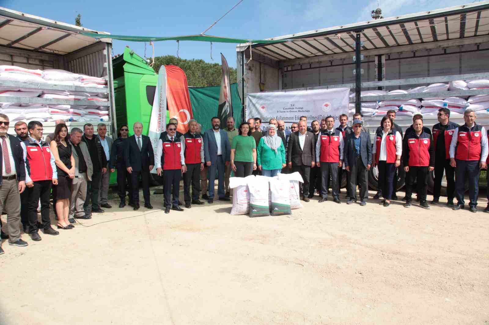 Biga&rsquo;da &Ccedil;ift&ccedil;ilere Hibeli &Ccedil;eltik ve Sorgum Tohumu
