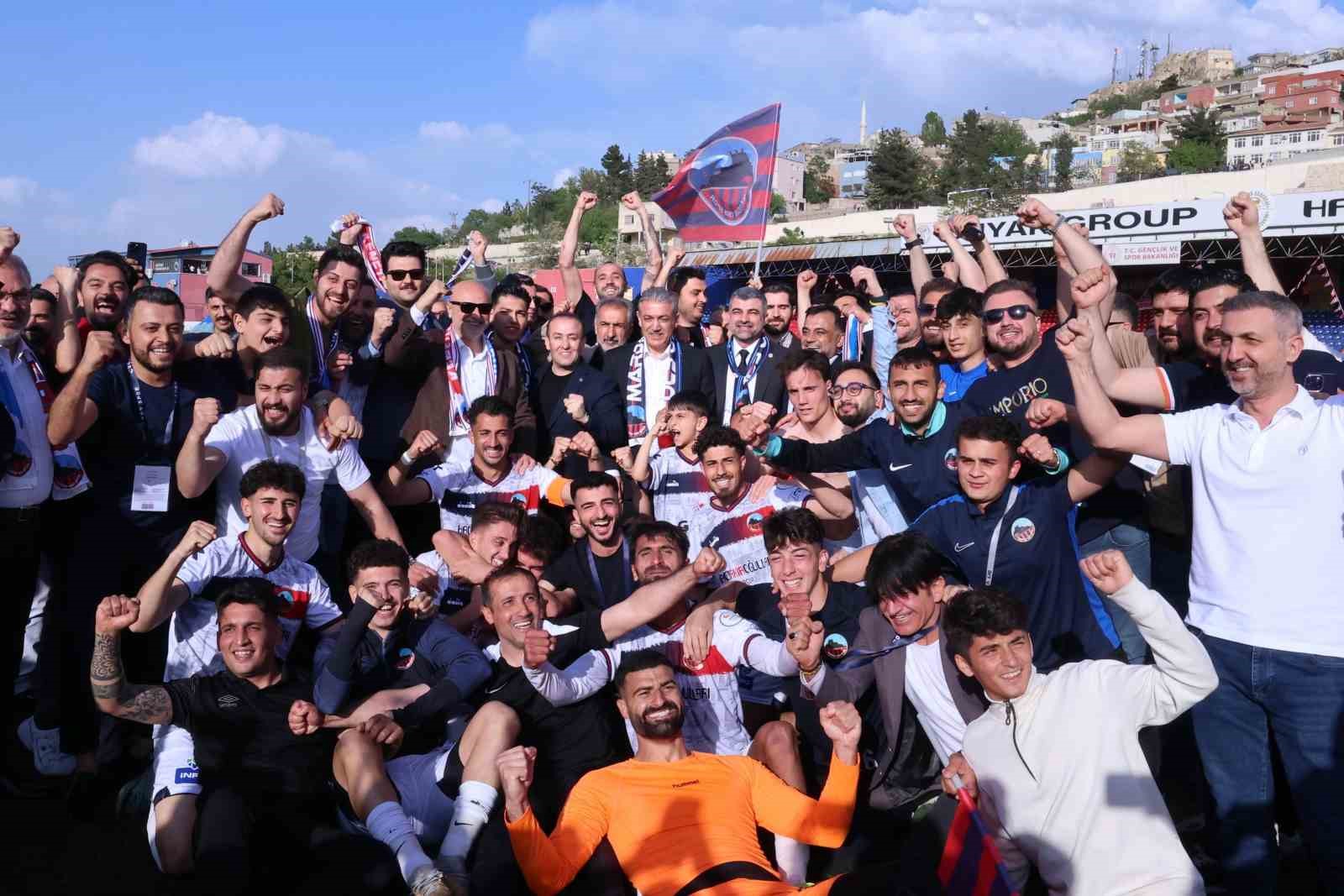 Vali Tuncay Akkoyun, şampiyonluklara mimarlık yapıyor