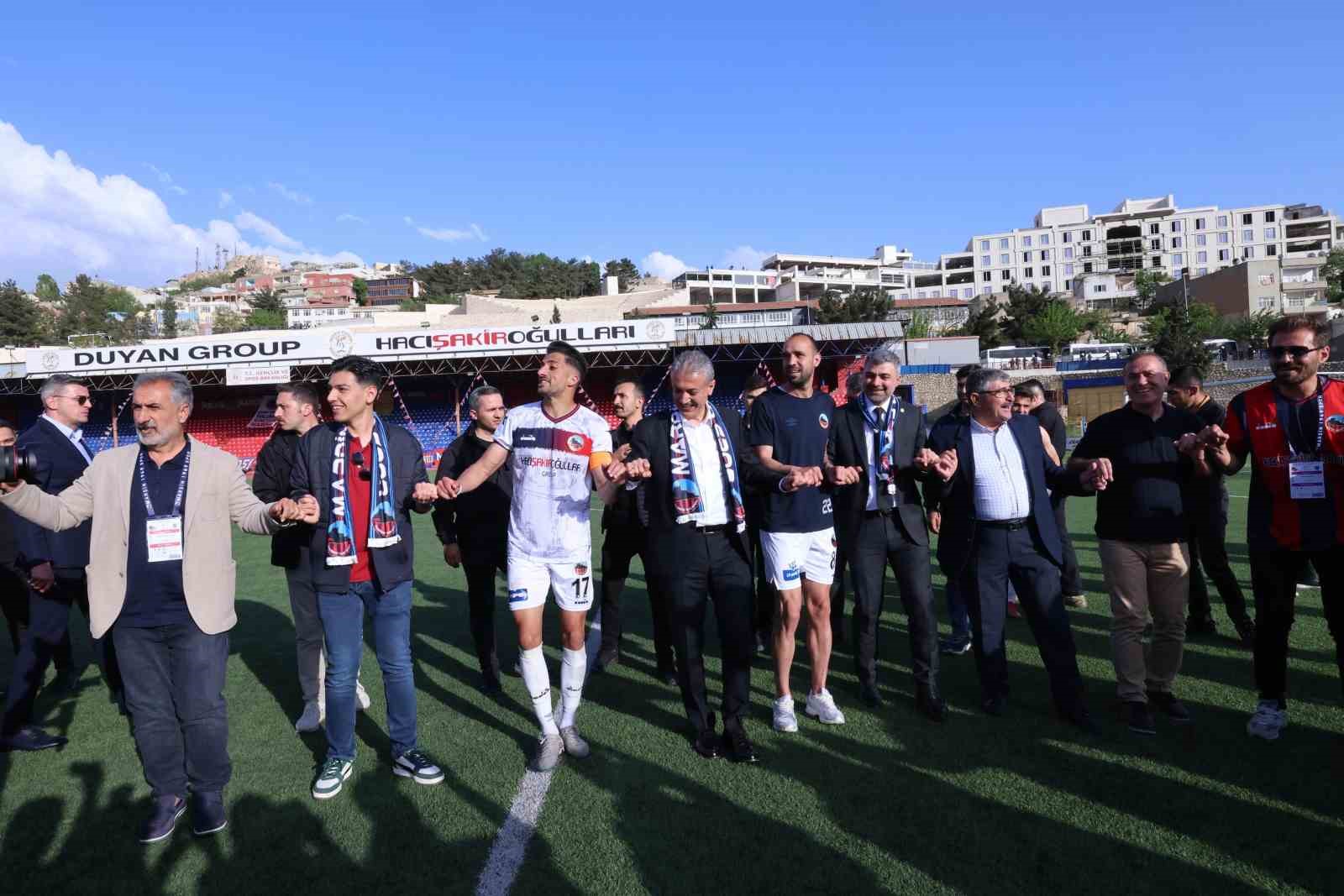 Vali Tuncay Akkoyun, şampiyonluklara mimarlık yapıyor
