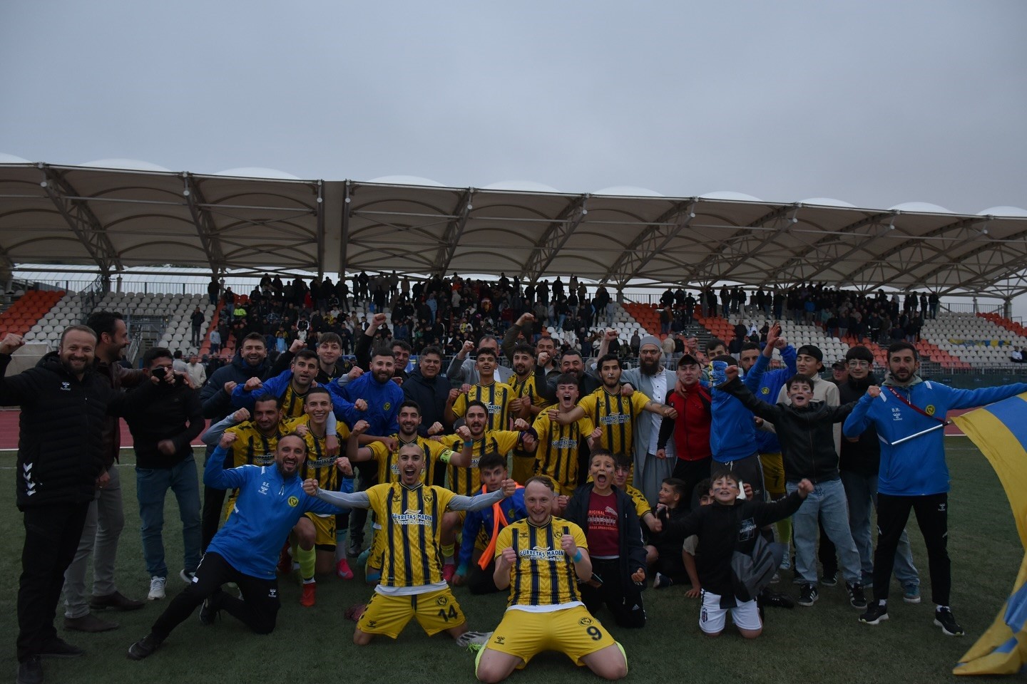Bilecik’te şampiyonun belli olacağı futbol maçında istenmedik görüntüler ortaya çıktı
