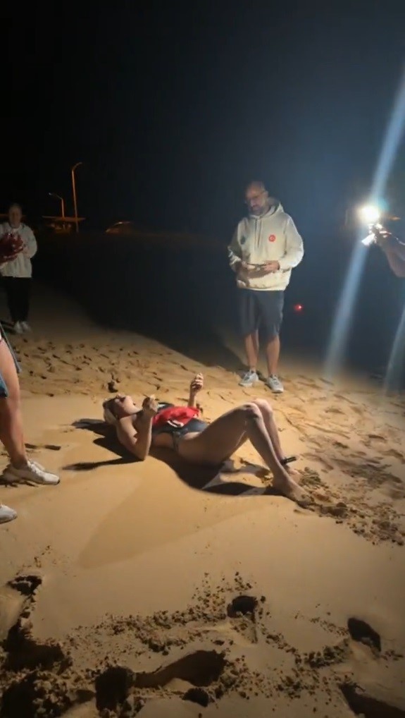 Açık deniz yüzücüsü Aysu Türkoğlu, Ka’iwi Kanalı’nı geçen en genç Türk oldu