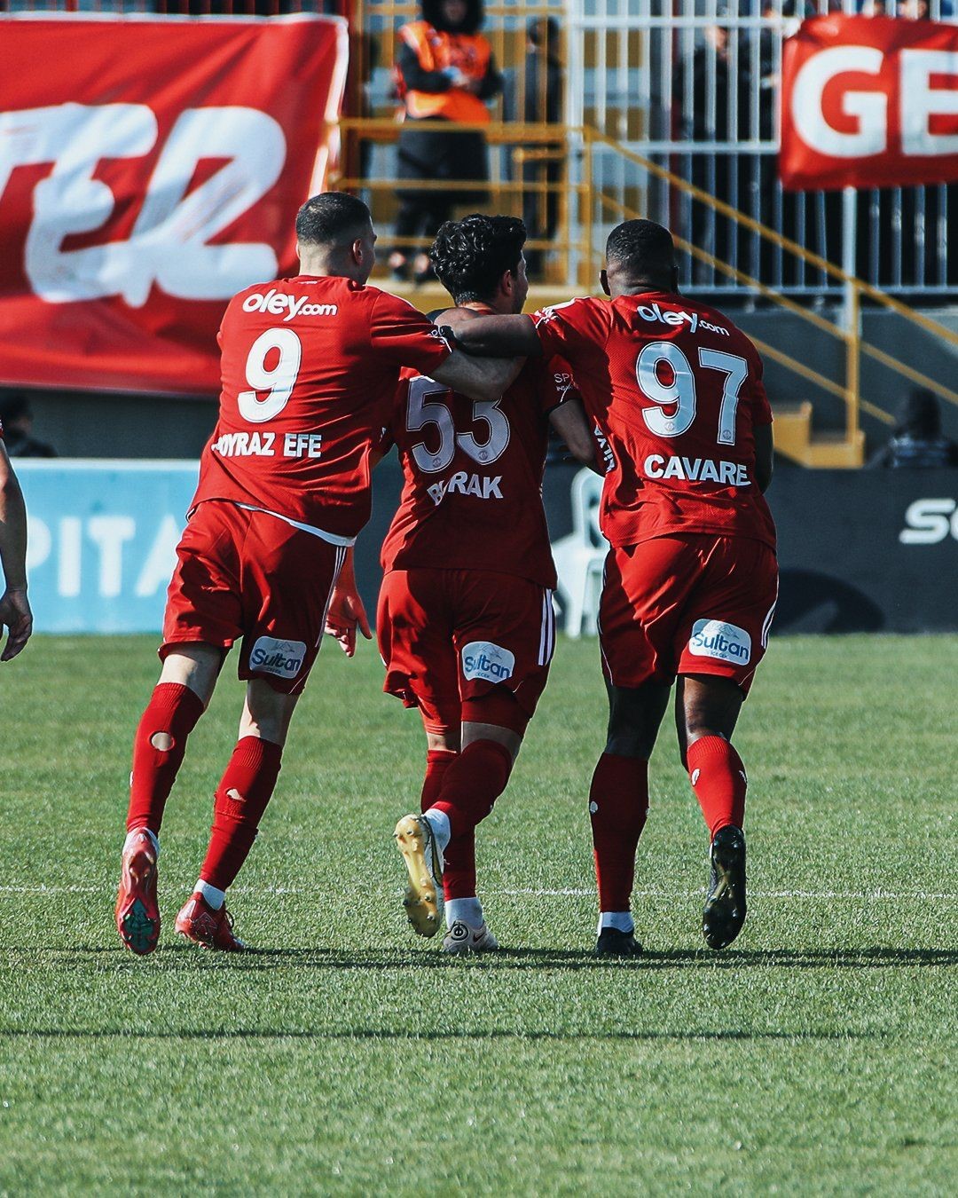 &Uuml;mraniyespor play-off yolunda
