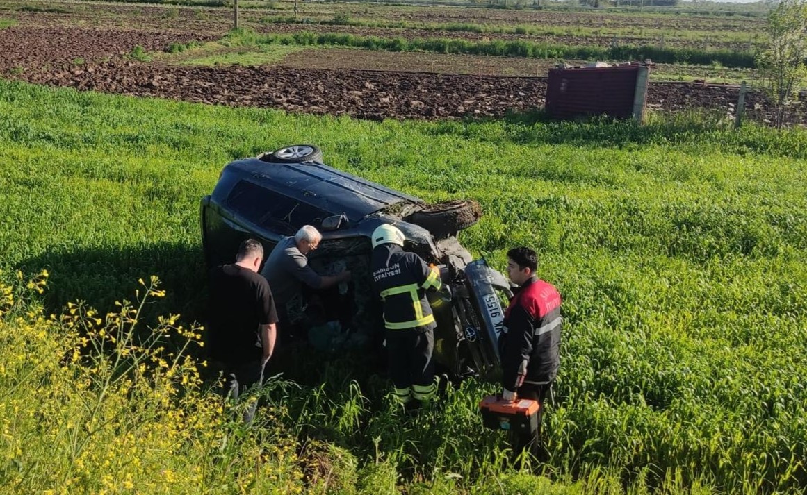 Bafra’da otomobil takla attı: 2 yaralı