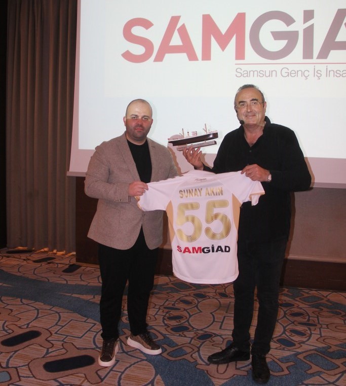 Sunay Akın’dan Samsun’da söyleşi