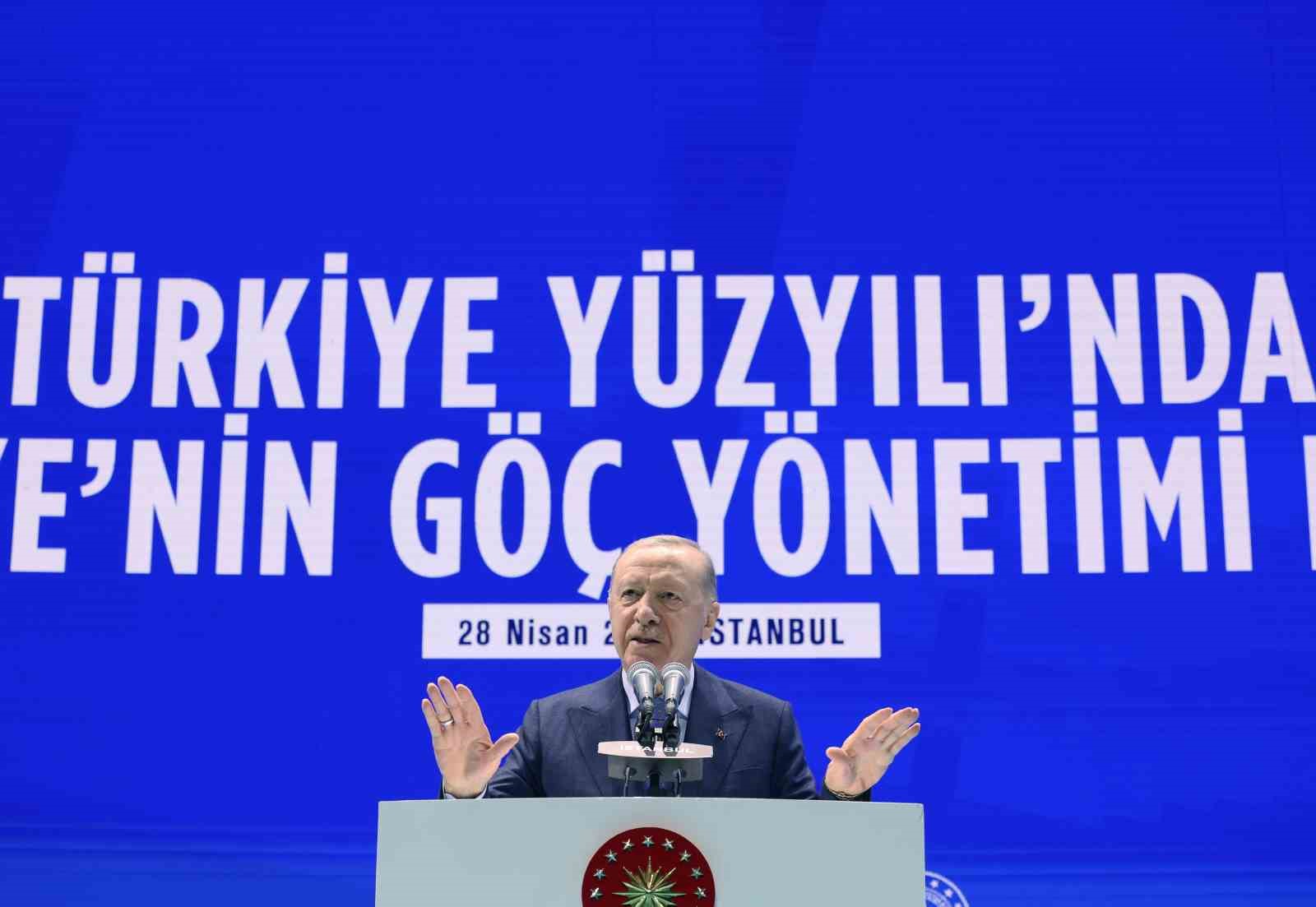 Cumhurbaşkanı Erdoğan "T&uuml;rkiye&rsquo;de toplam 4 milyon 33 bin g&ouml;&ccedil;men var"
