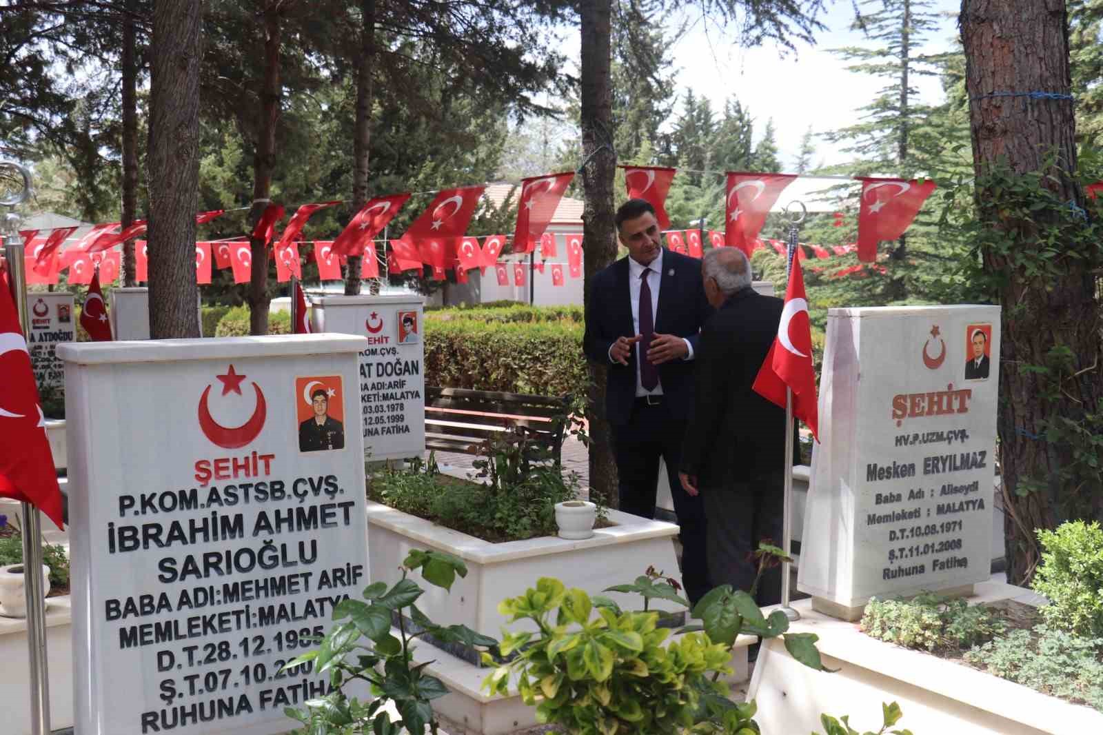 Malatya Gazi ve Şehit Aileleri Derneği’nde bayrak değişimi