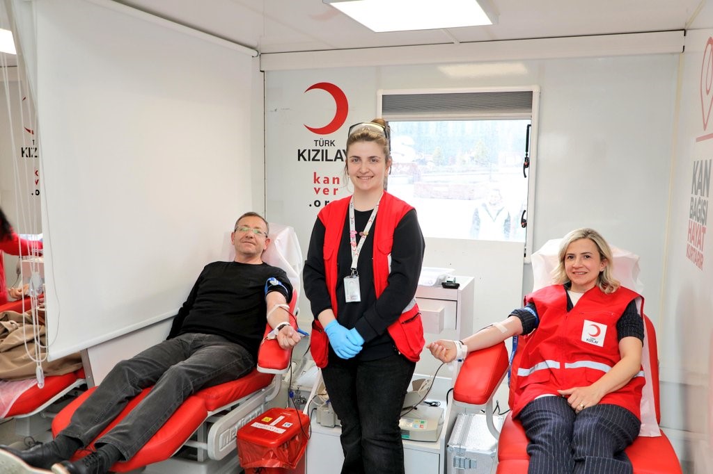 Vali Polat, kan bağışında bulundu