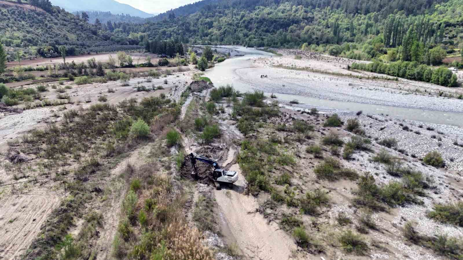 Muğla Büyükşehir’den sulama kanallarında temizlik